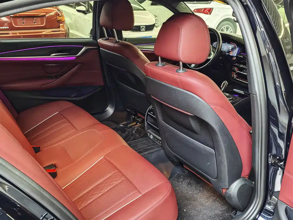 BMW 5 Series — миниатюра 11