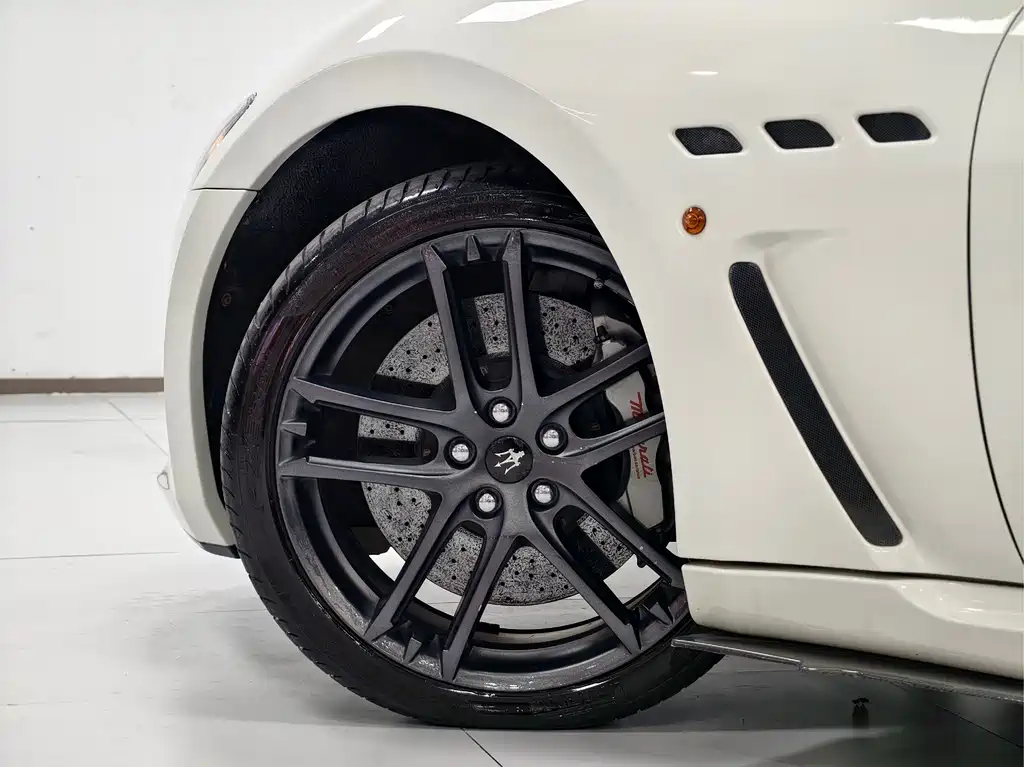 Maserati GranTurismo — миниатюра 5