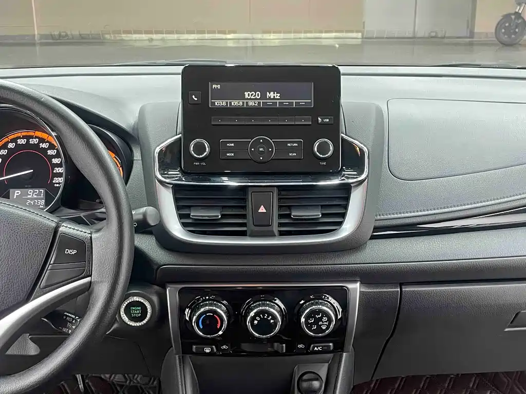 Toyota Yaris L — миниатюра 7