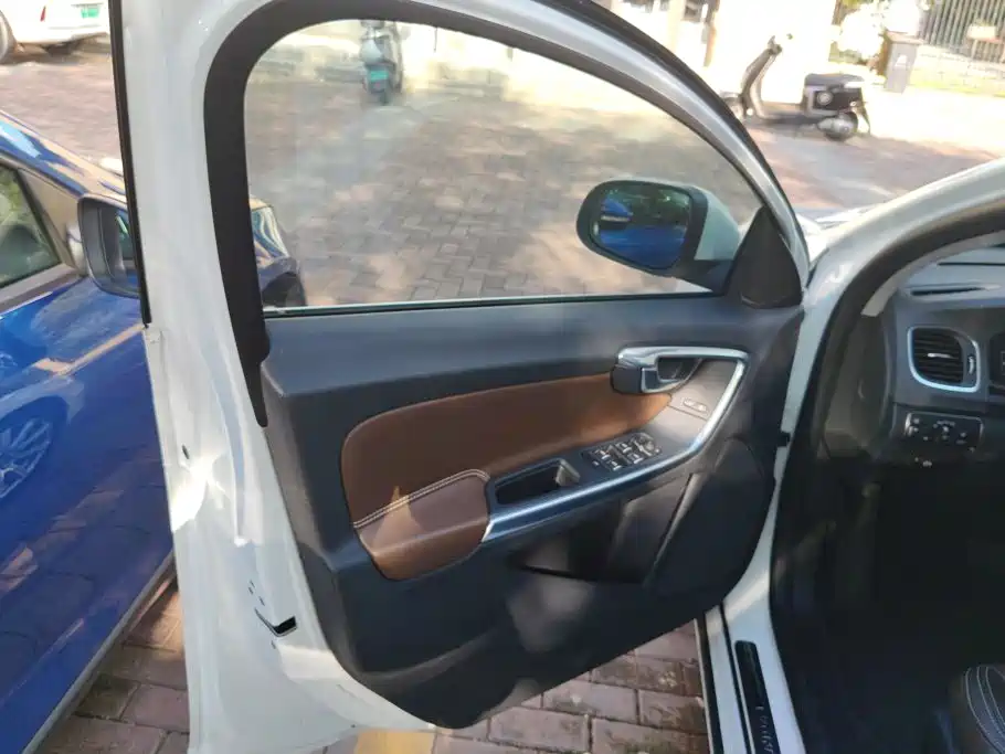 Volvo S60 PHEV — миниатюра 7
