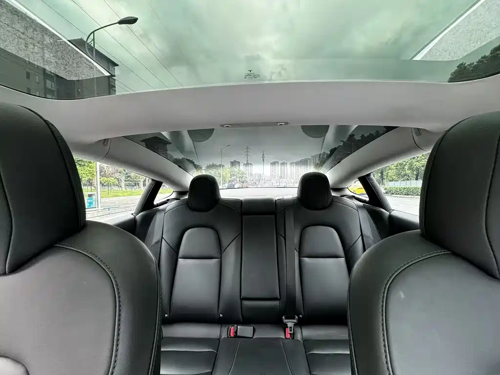 Tesla Model 3 - фото 17