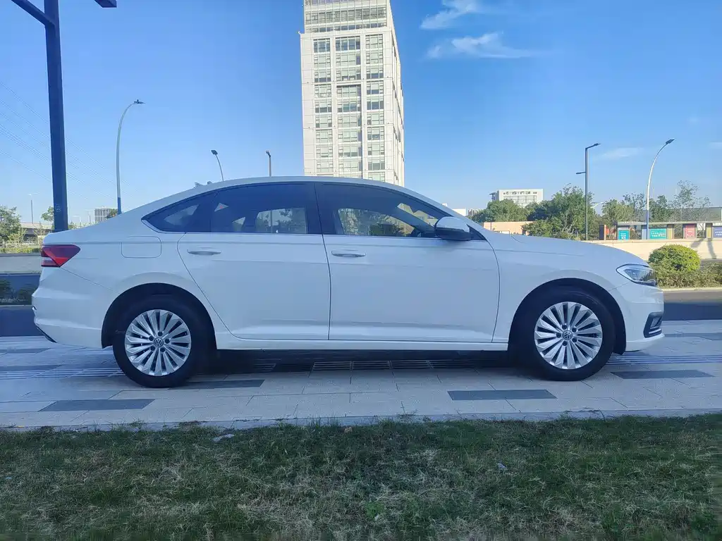 Volkswagen Lavida — миниатюра 4