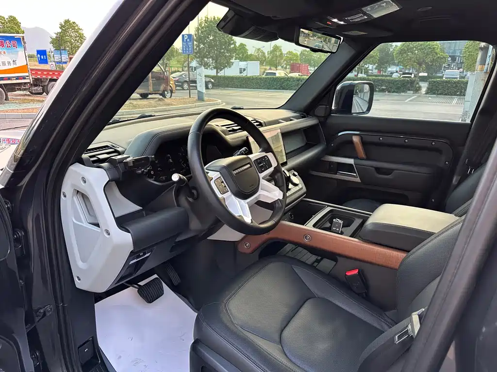 Land Rover Defender — миниатюра 9