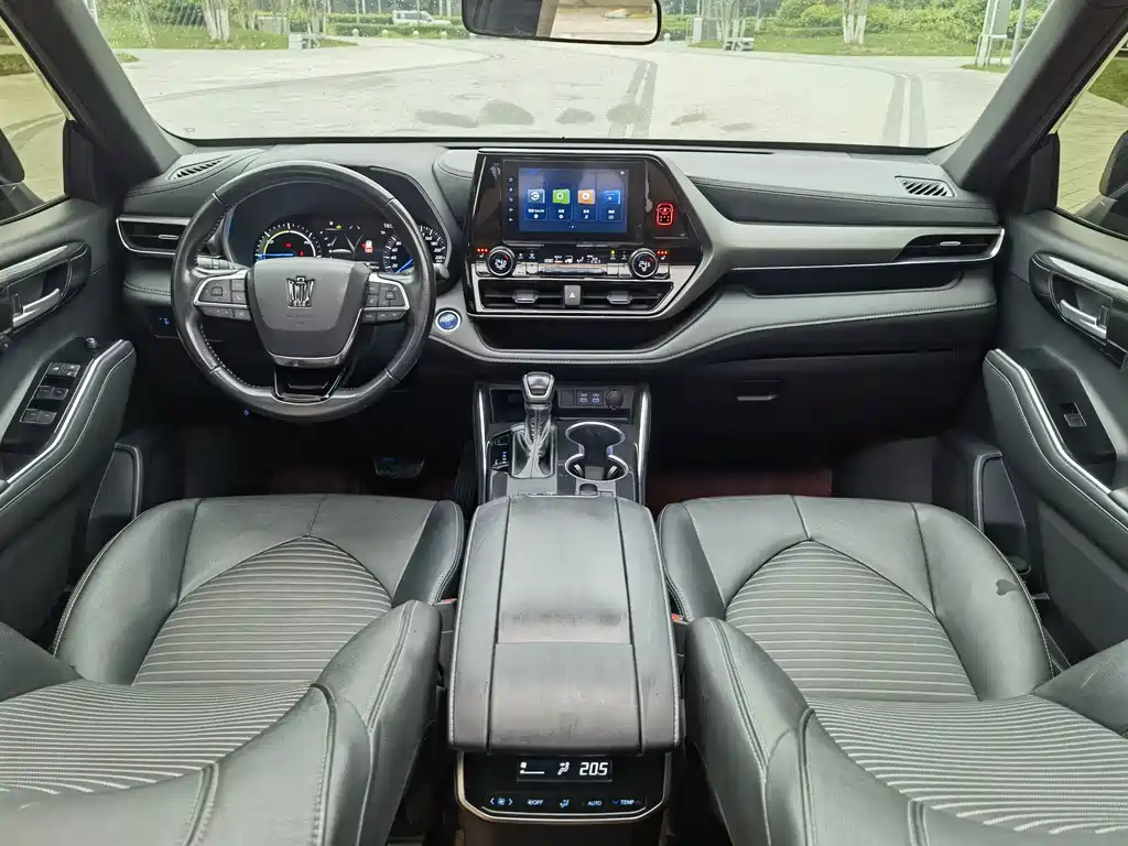 Toyota Crown Kluger — миниатюра 9