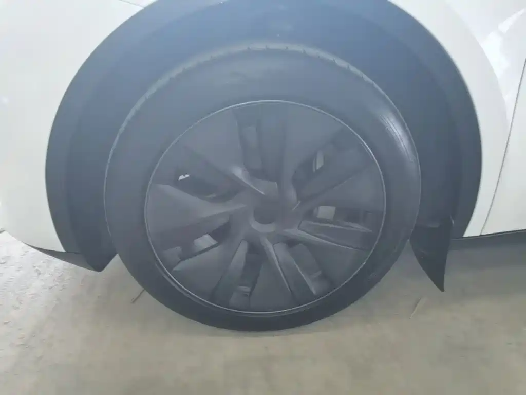 Tesla Model Y — миниатюра 23