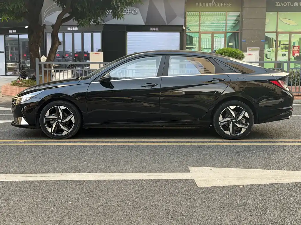 Hyundai Elantra — миниатюра 12