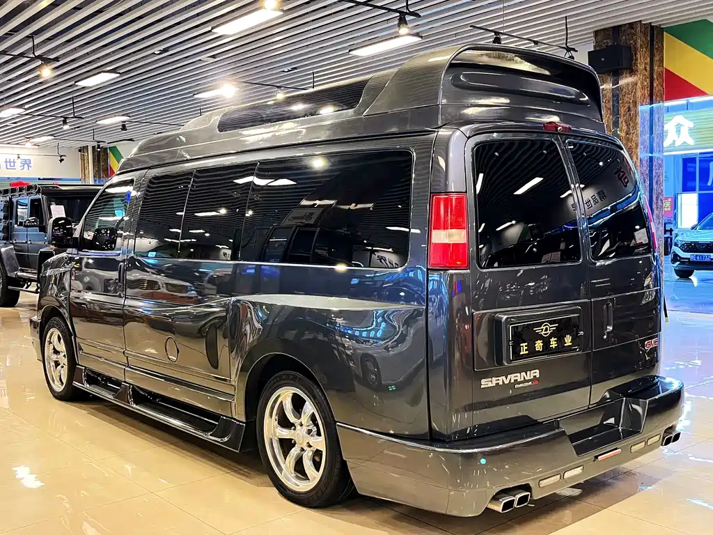 GMC Savana — миниатюра 6