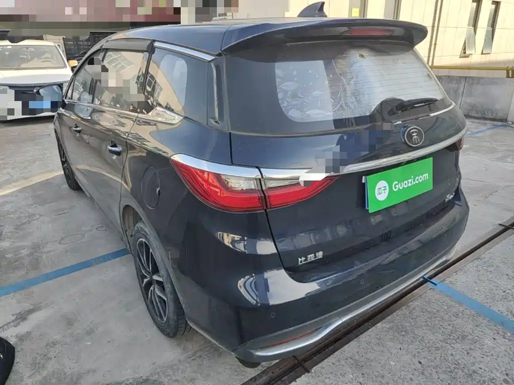 BYD MAX — миниатюра 5