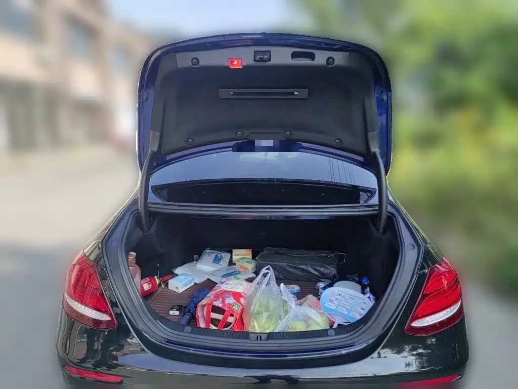 Mercedes-Benz E-Class — миниатюра 10