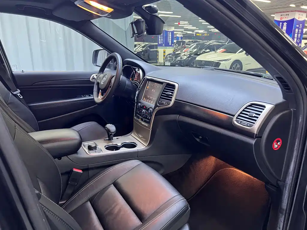 Jeep Grand Cherokee (Import) — миниатюра 10