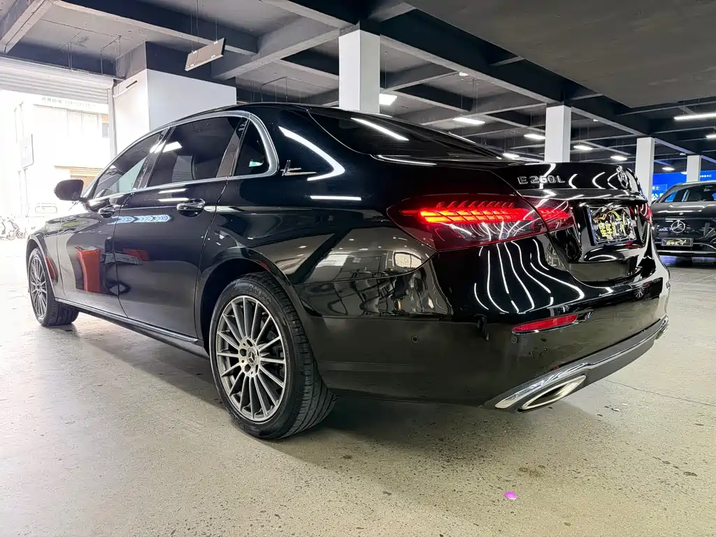 Mercedes-Benz E-Class — миниатюра 11
