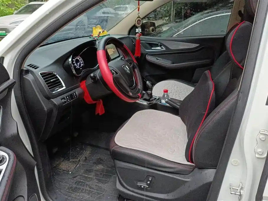 Baojun 560 2015 1.8L MT Luxury