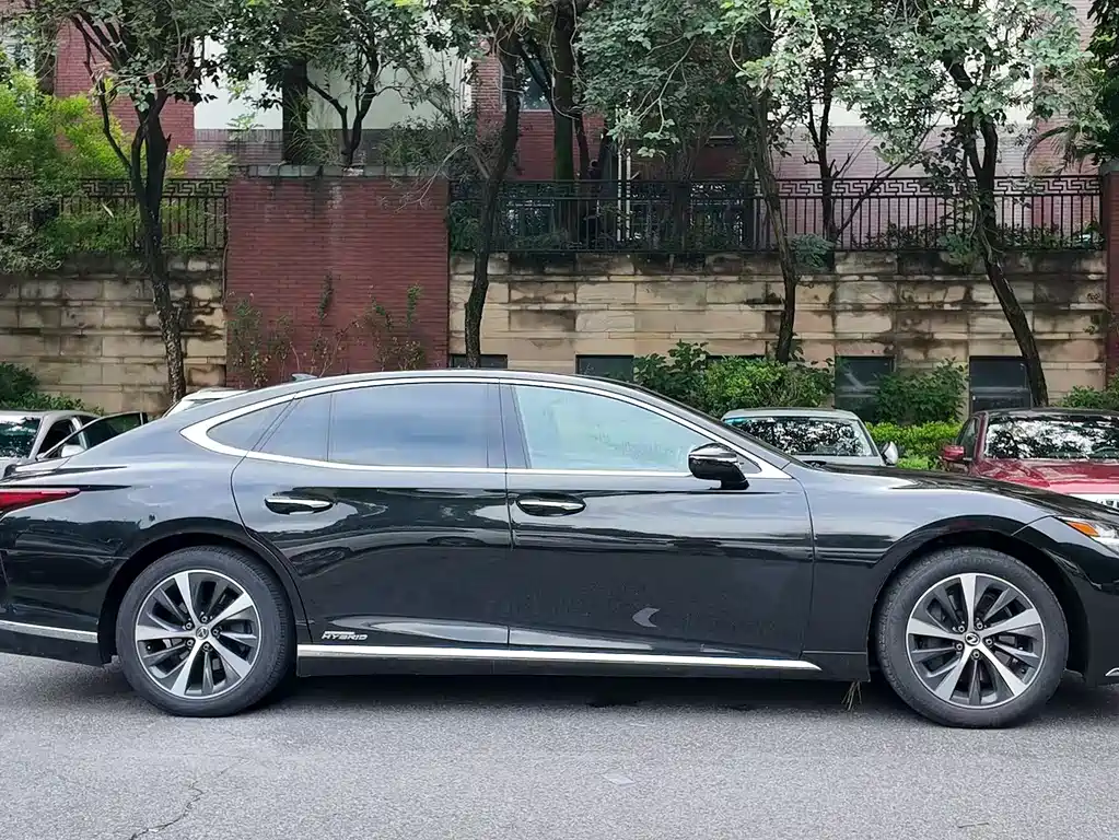 Lexus LS 2021 500h