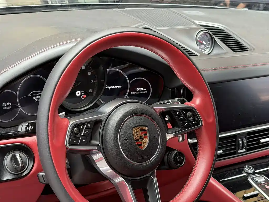 Porsche Cayenne — миниатюра 8