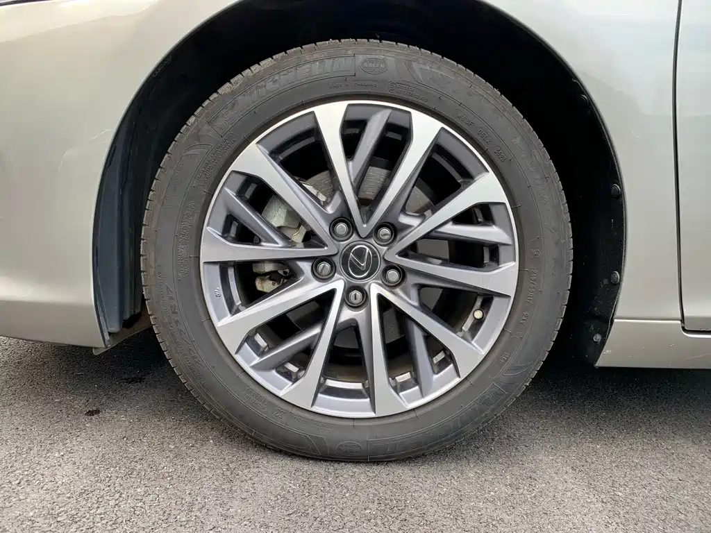 Lexus ES 2023 200