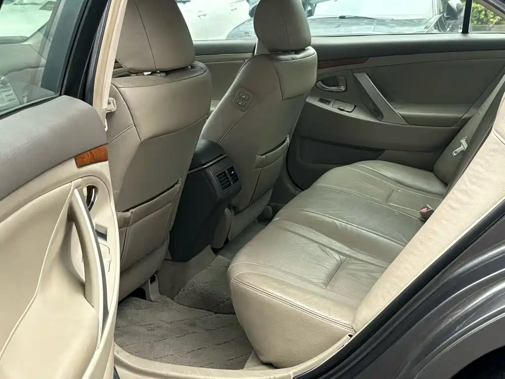 Toyota Camry — миниатюра 7