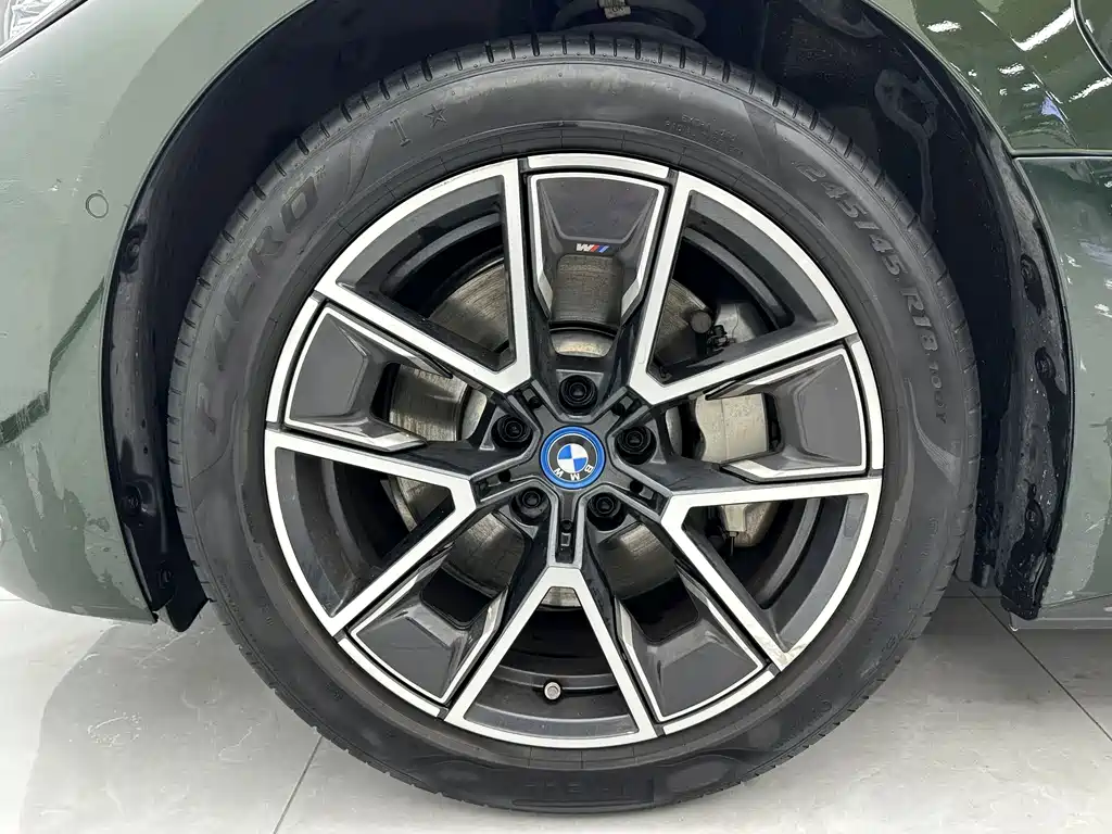 BMW i4 — миниатюра 8