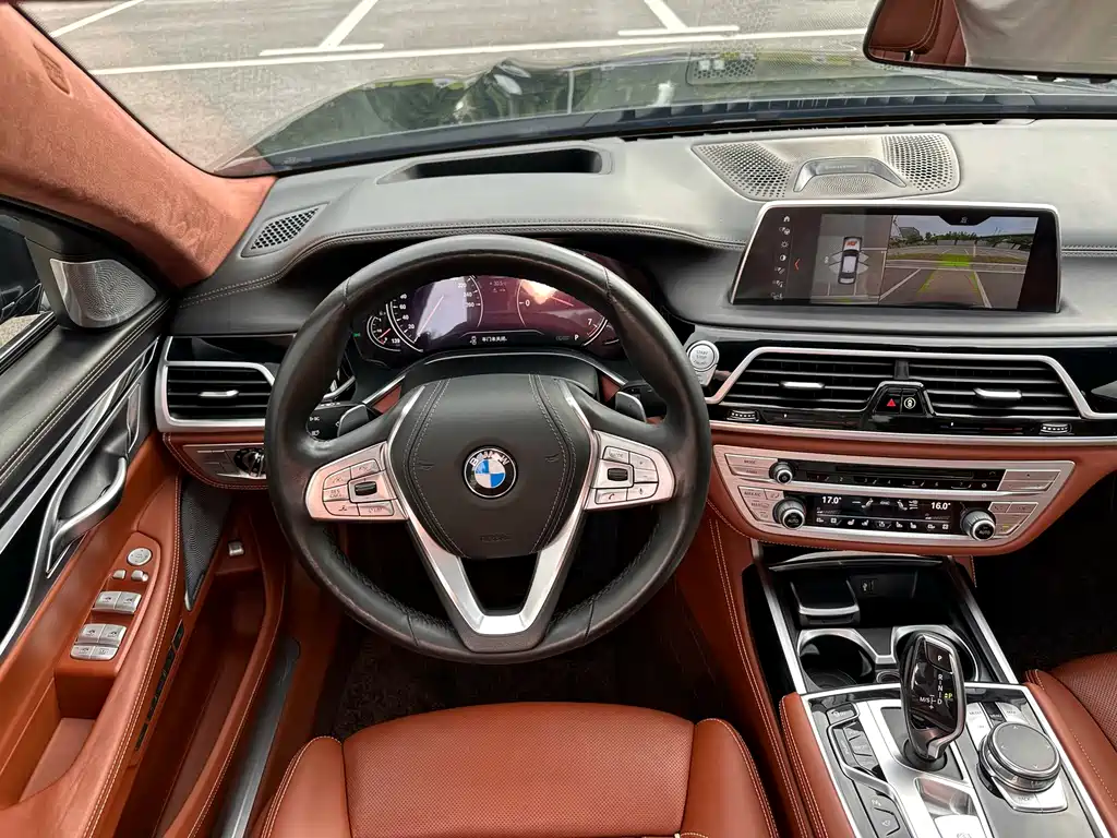 BMW 7 Series — миниатюра 9