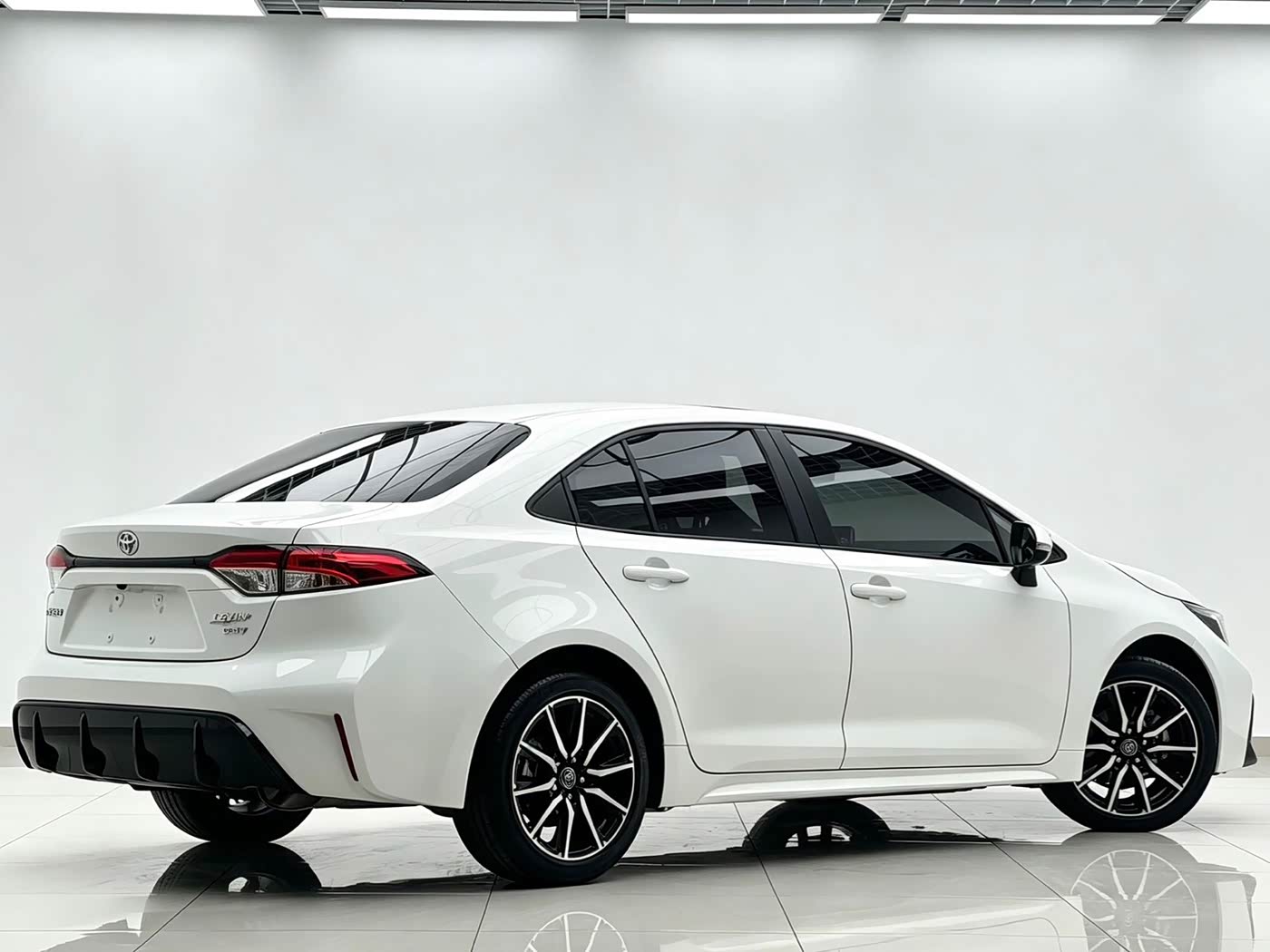 Toyota Levin 1.2 л 2022 г. Белый, пробег 6000 км