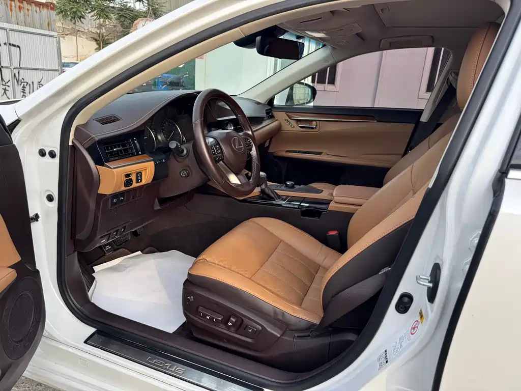 Lexus ES 2015 300h Luxury
