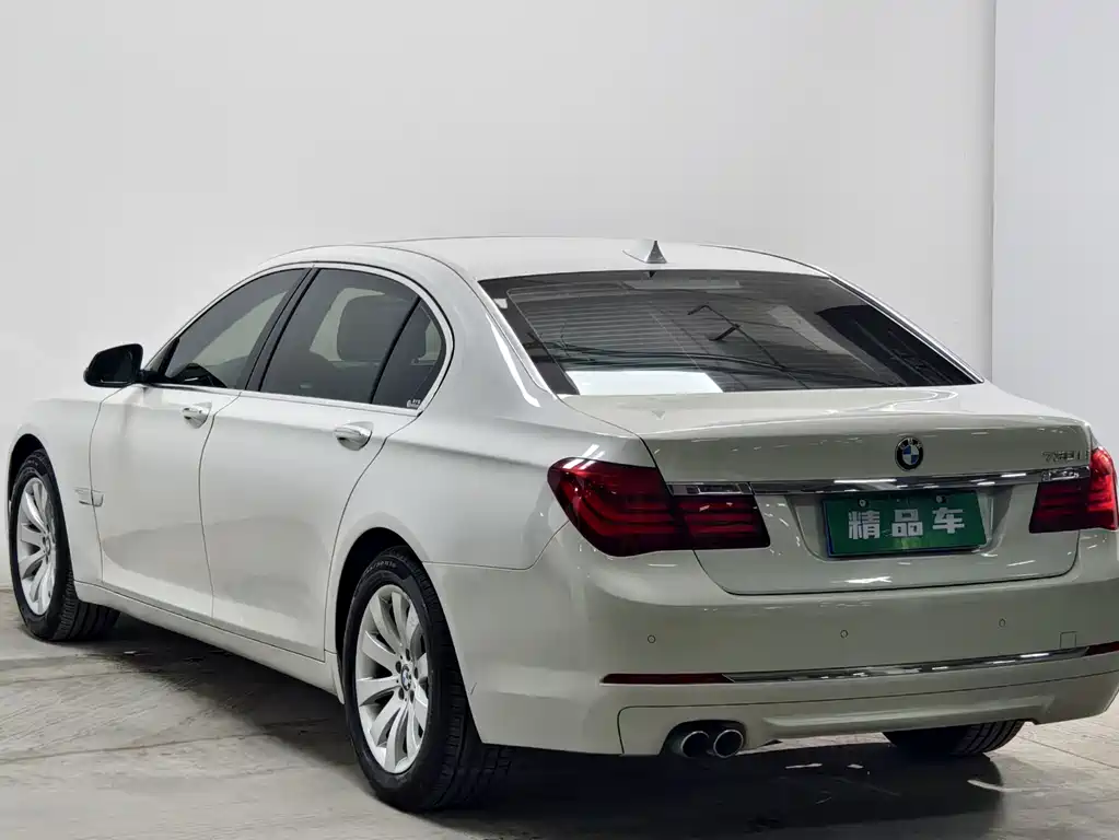 BMW 7 Series — миниатюра 6