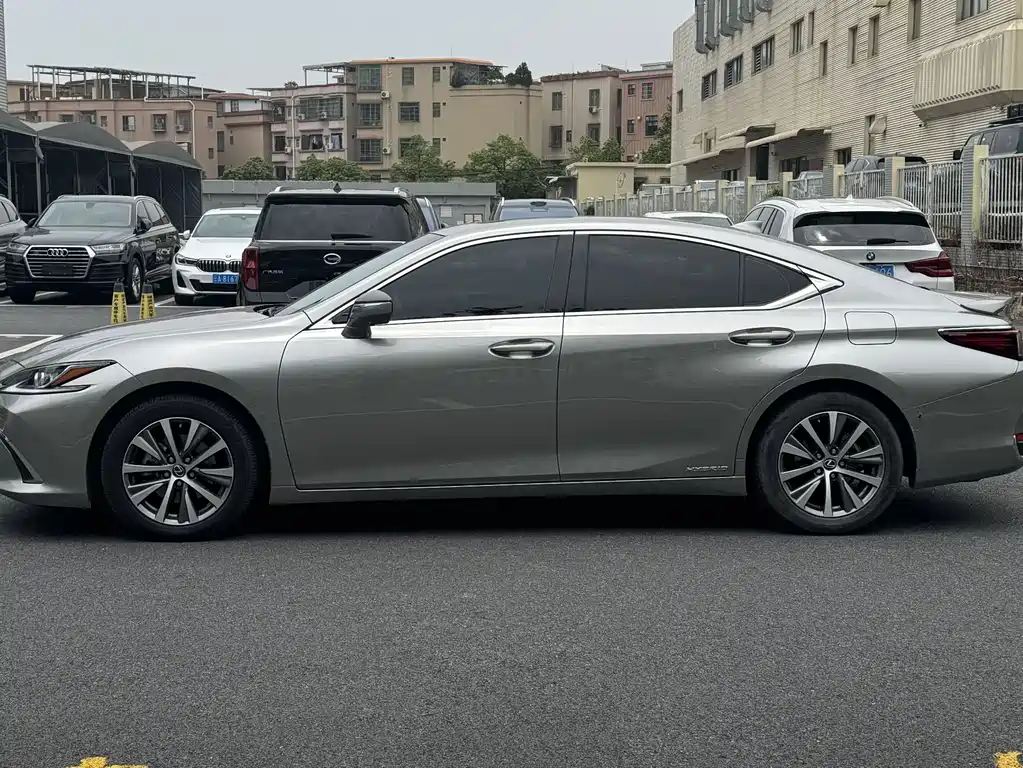 Lexus ES 2020 300h