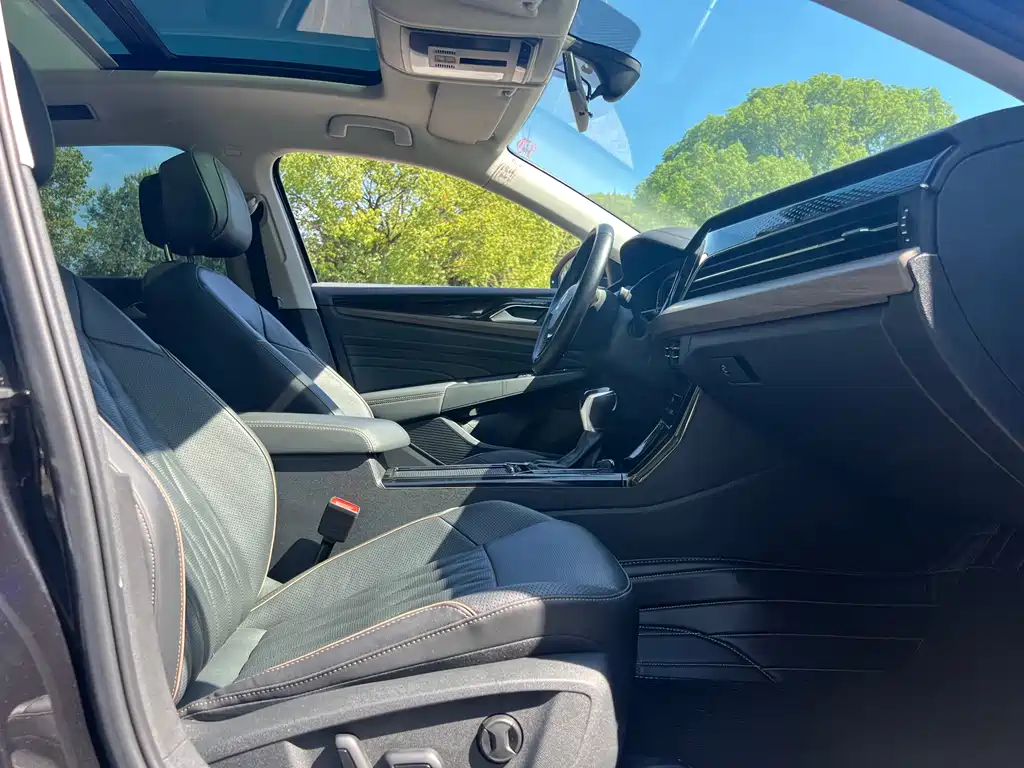 Volkswagen Passat 330TSI Luxury Edition, фото 4