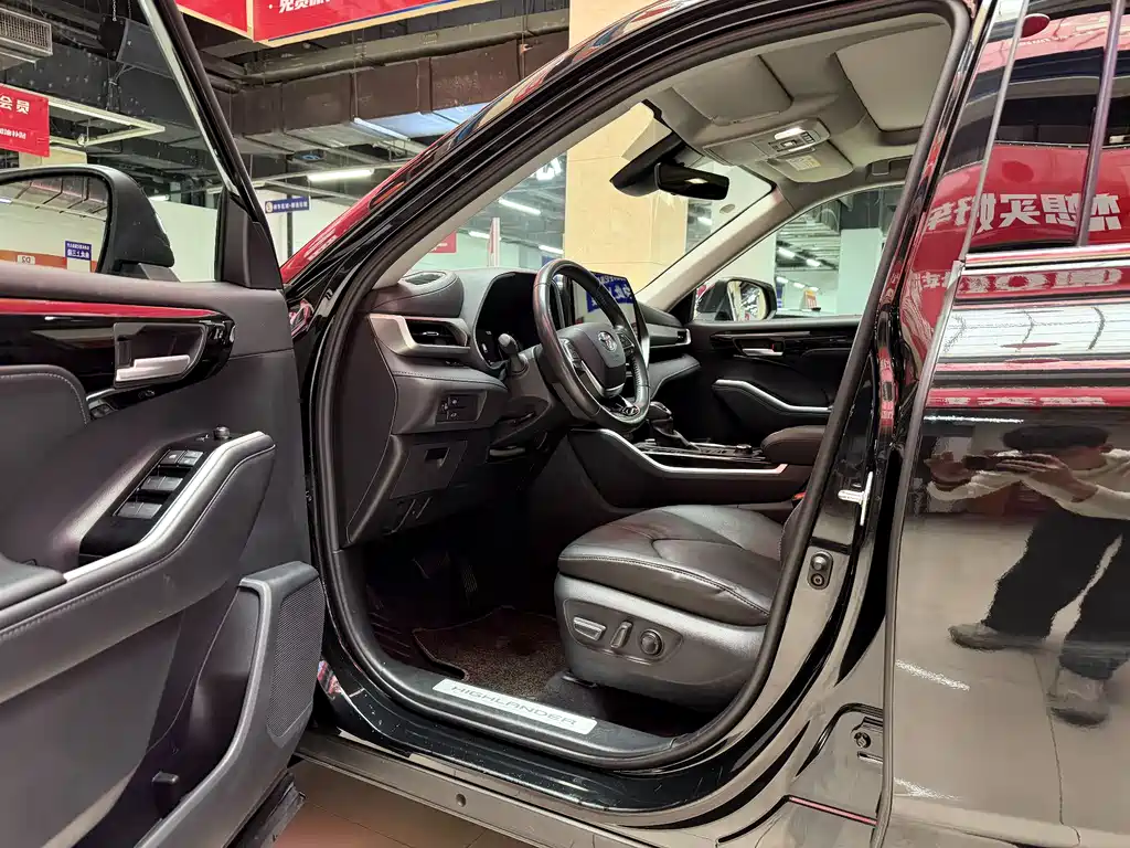 Toyota Highlander 2022 380T 7 мест
