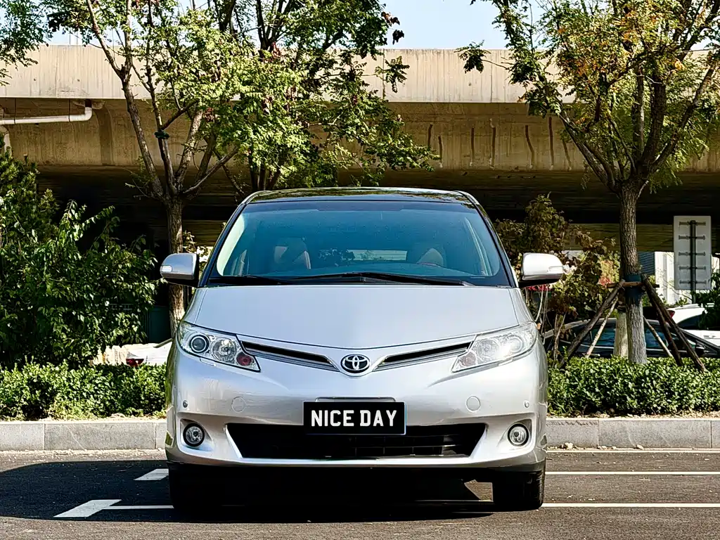 Toyota Previa — миниатюра 2