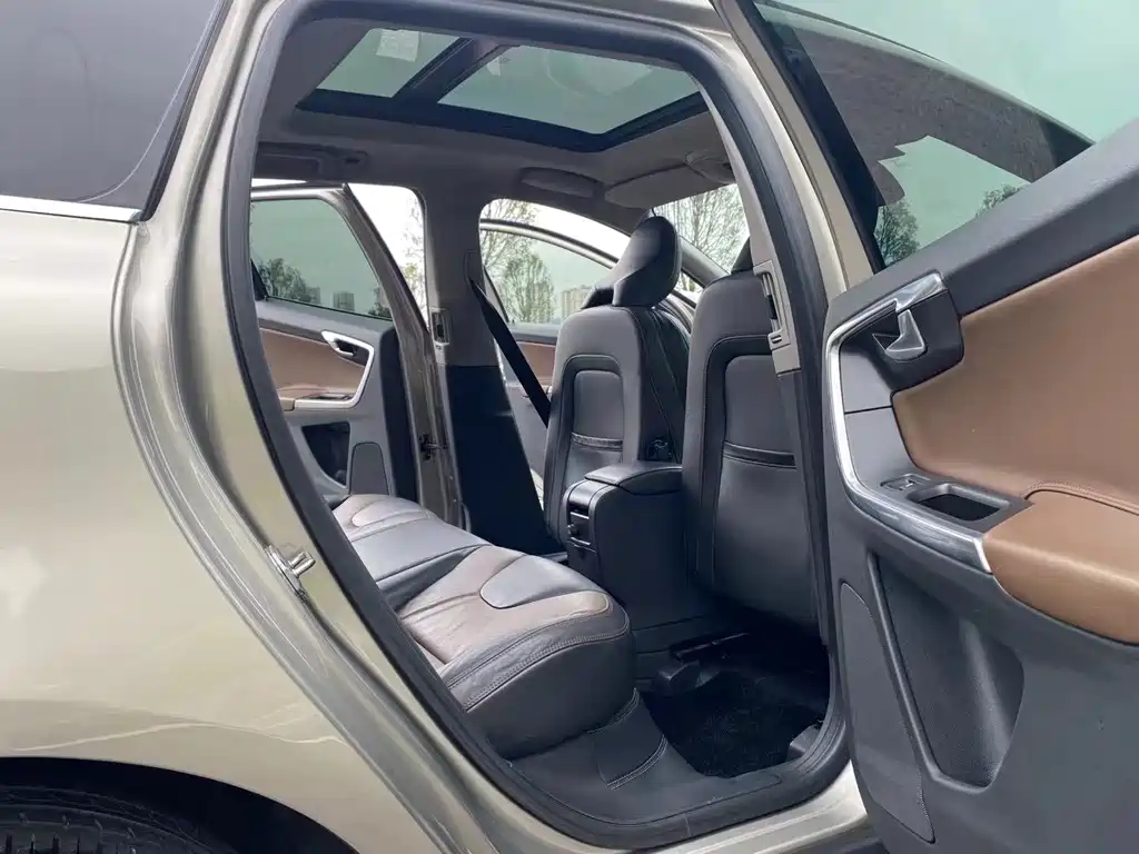Volvo XC60 — миниатюра 8