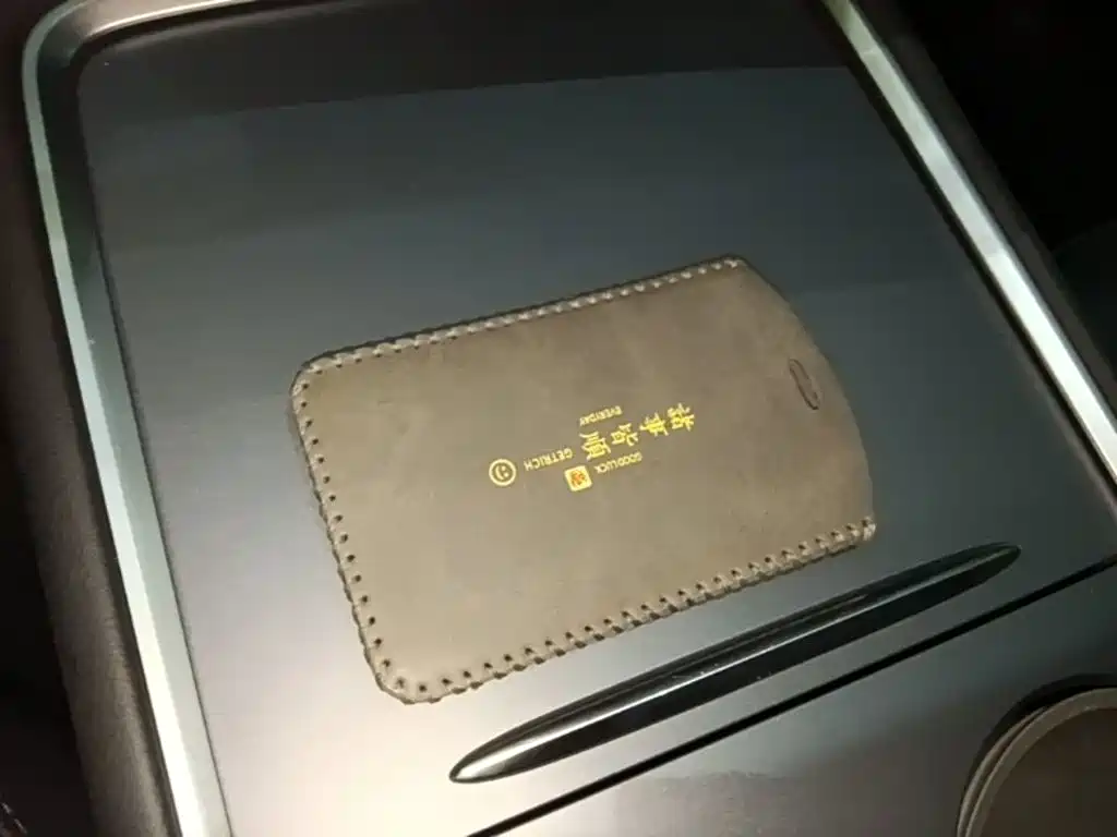 Tesla Model Y — миниатюра 9