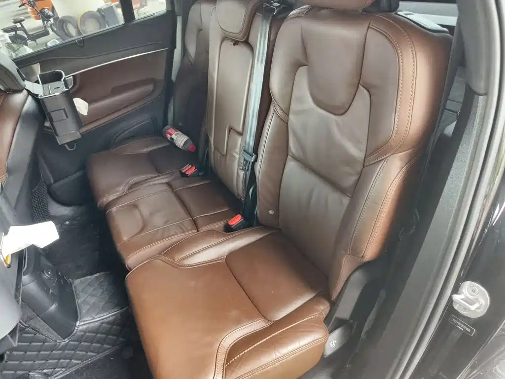 Volvo XC90 PHEV — миниатюра 18