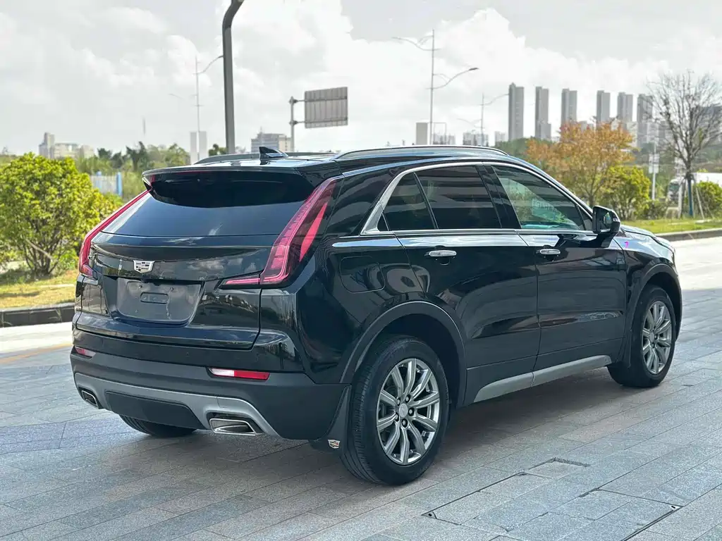 CADILLAC XT4