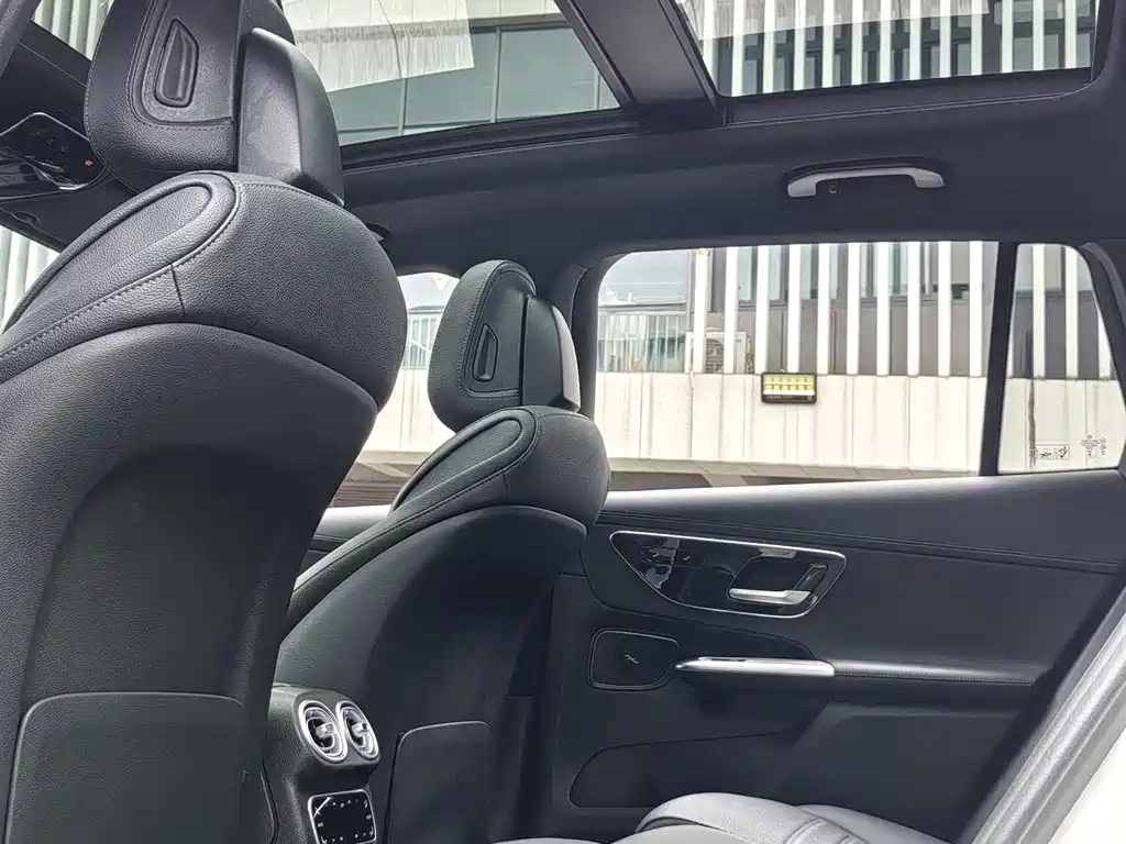 Mercedes-Benz GLC 2023 GLC 300 L 4MATIC 5 мест