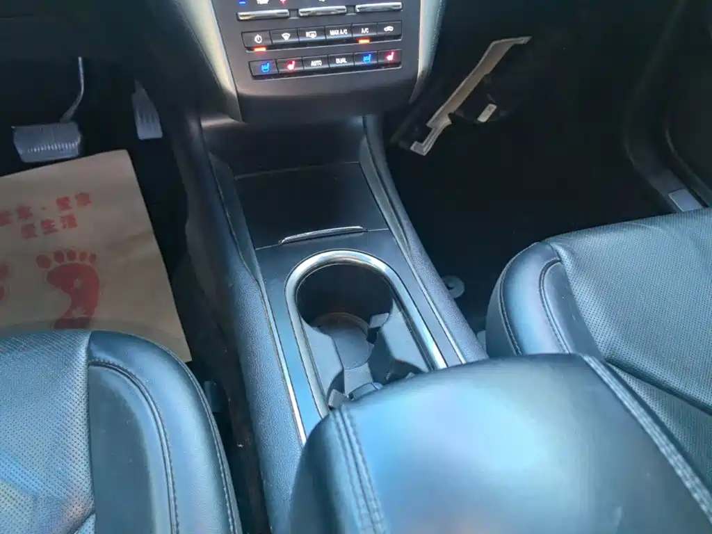 Lincoln MKC — миниатюра 14