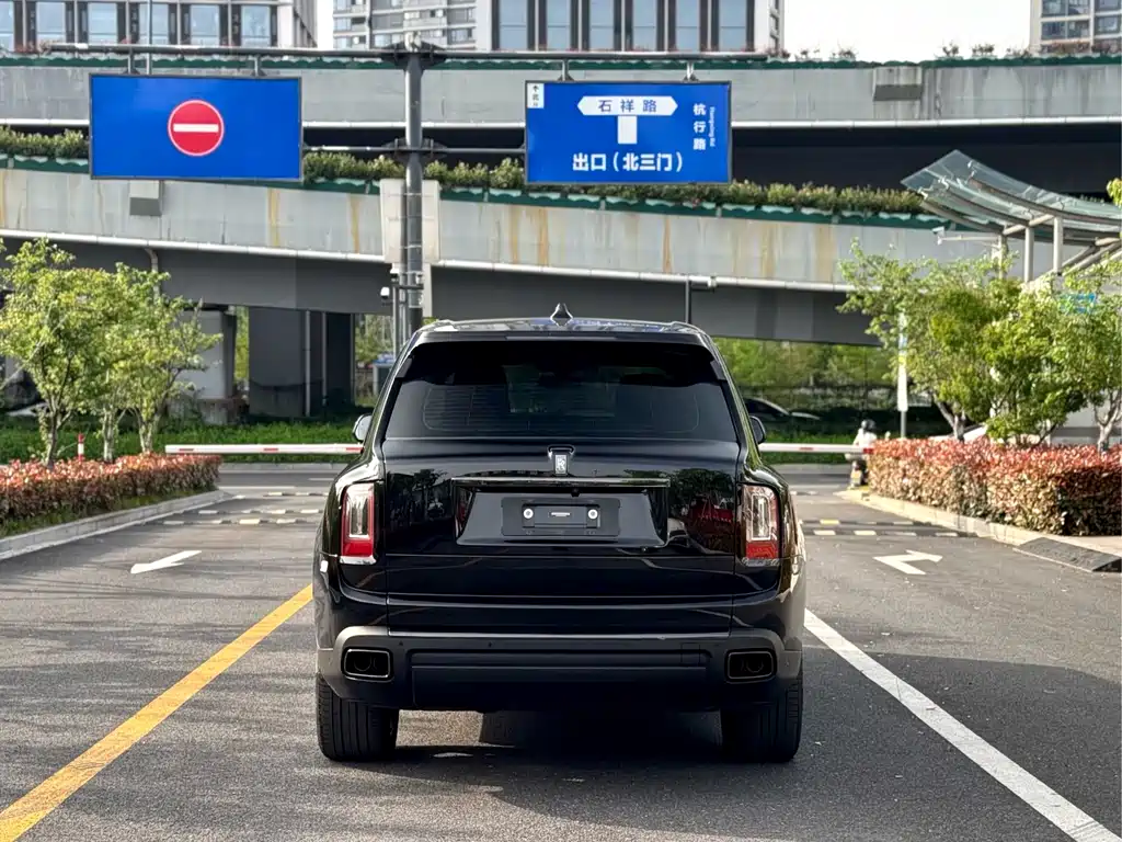 Rolls-Royce Cullinan — миниатюра 8