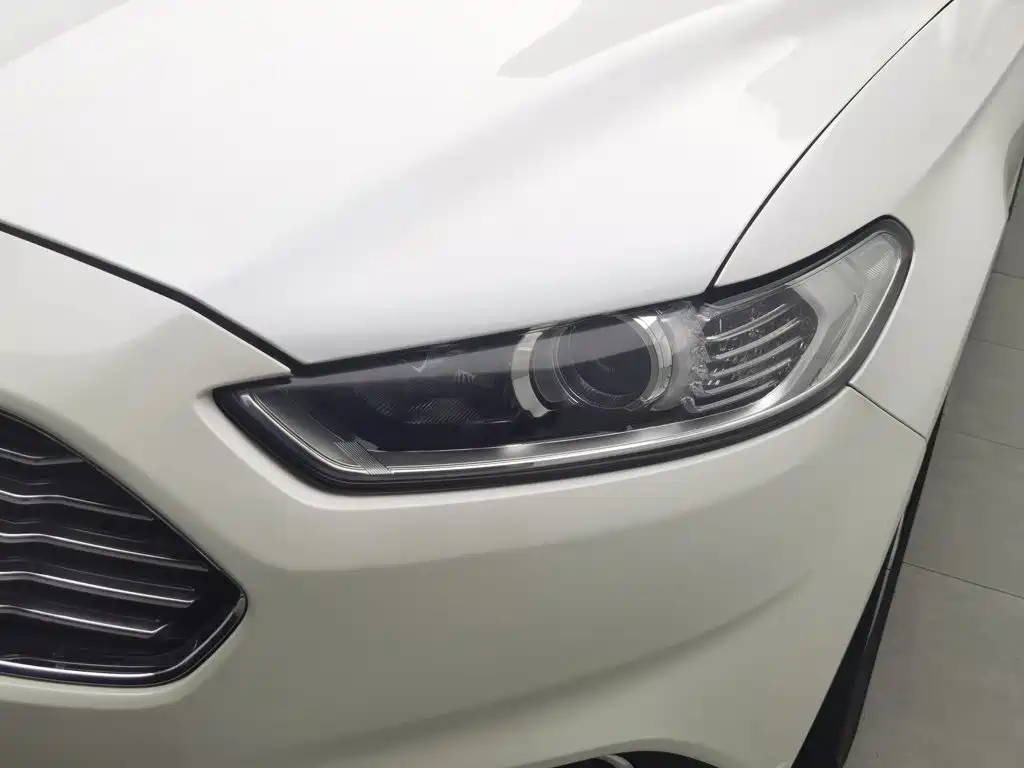 Ford Mondeo — миниатюра 7