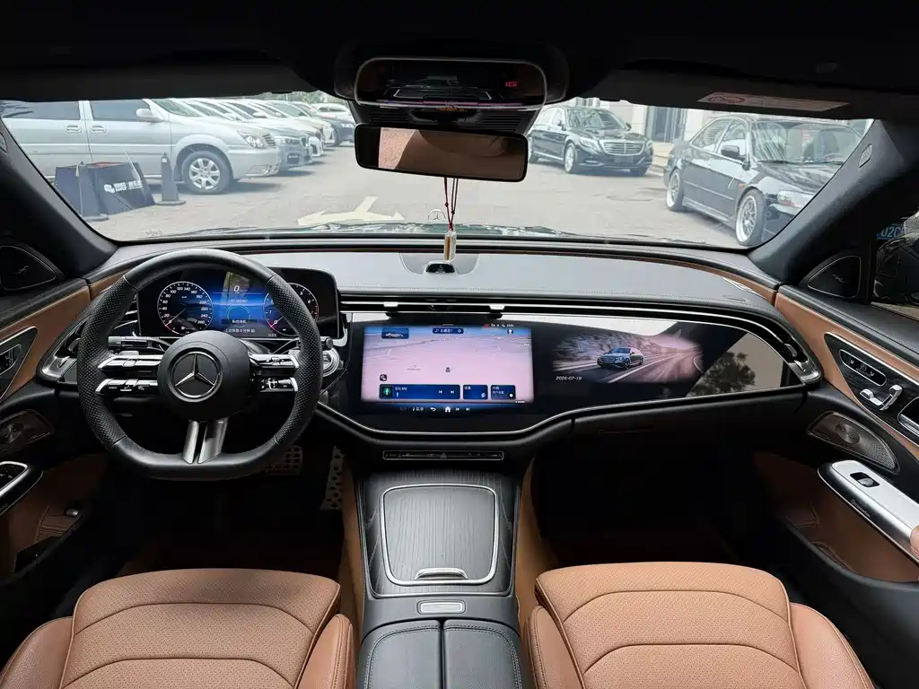 Mercedes-Benz E-Class — миниатюра 5
