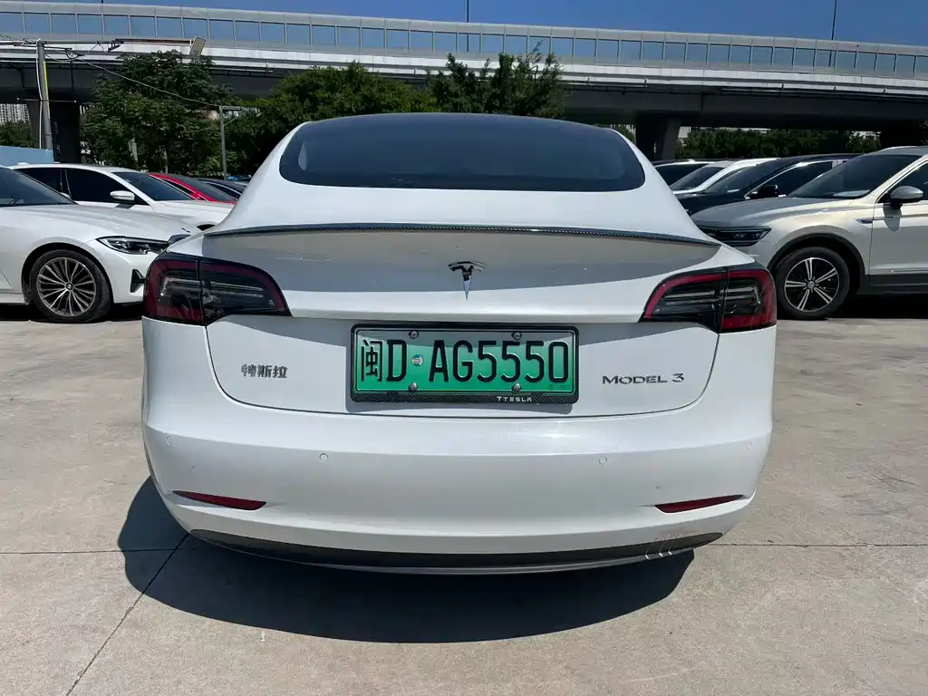 Tesla Model 3 — миниатюра 3