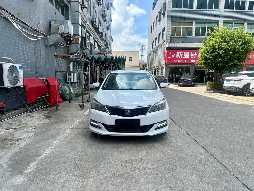 CHANGAN YUEXIANG V7