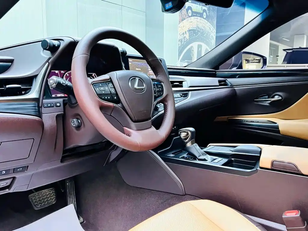 Lexus ES — миниатюра 11