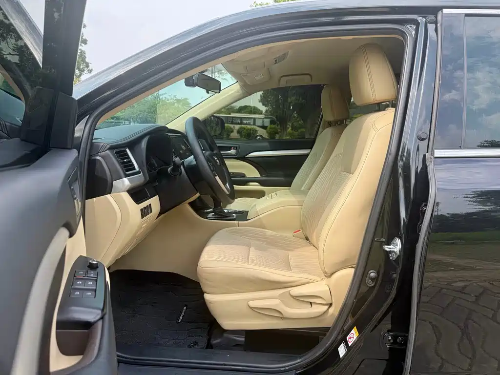 Toyota Highlander 2021 2.0T Elite 7 мест