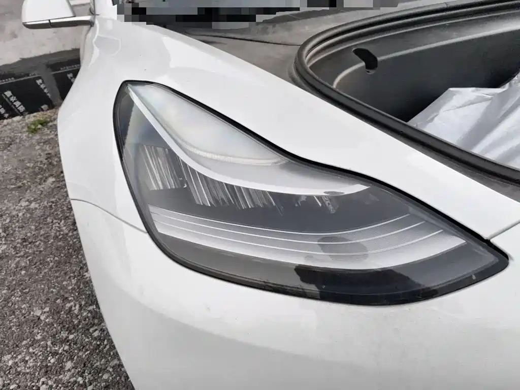 Tesla Model 3 — миниатюра 7