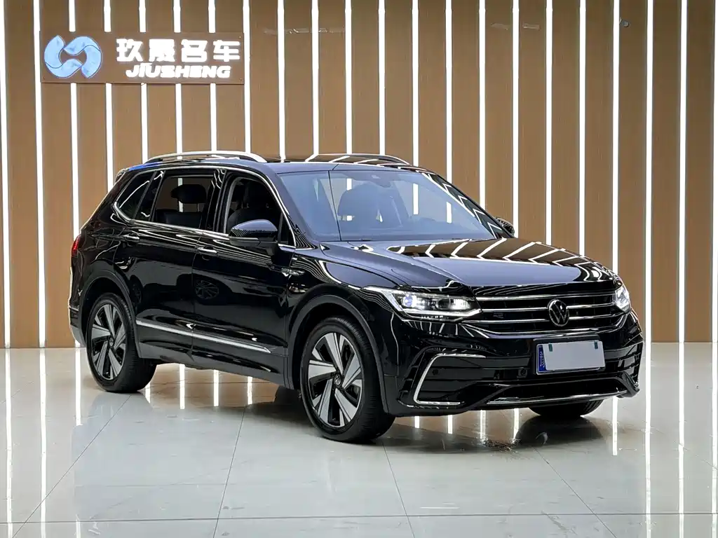 Volkswagen Tiguan L L 2023 380TSI AT R-Line 7 мест