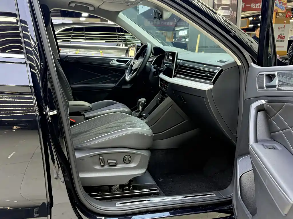 Volkswagen Tiguan L L 2023 380TSI AT R-Line 7 мест