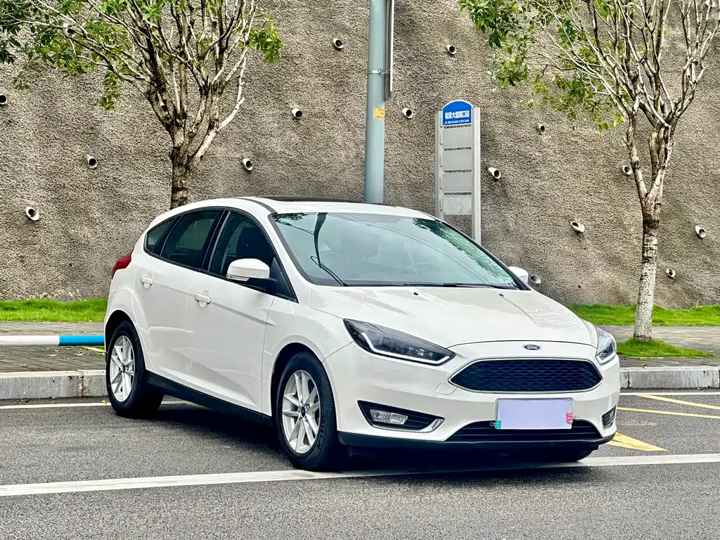 Ford Focus 2015 EcoBoost 125 AT