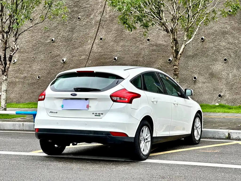 Ford Focus 2015 EcoBoost 125 AT