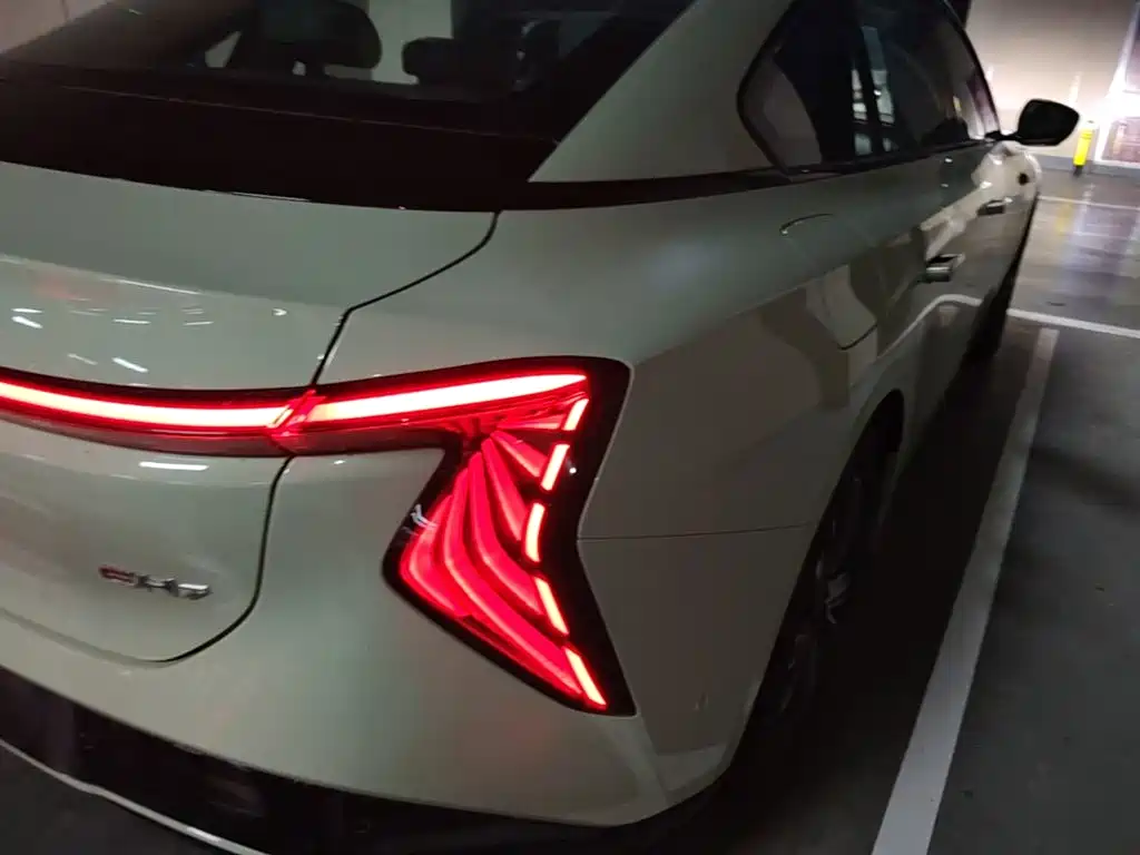 Hongqi EH7 2025 600