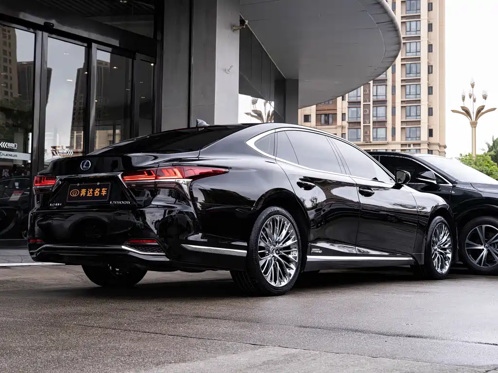 Lexus LS — миниатюра 3