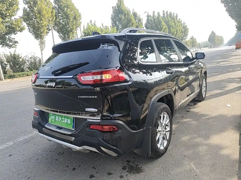 Jeep Cherokee — миниатюра 7